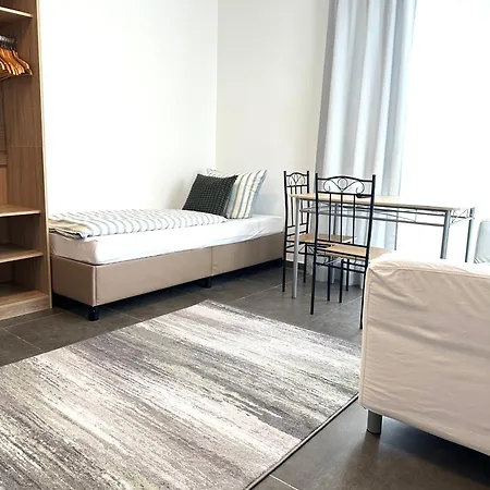 Gemuetliches Doppelzimmer Gemeinschaftsbad 民宿 *