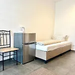 Gemuetliches Doppelzimmer Gemeinschaftsbad ホームステイ *