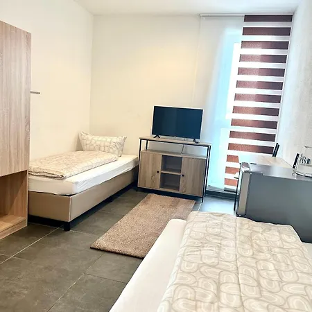 Gemuetliches Doppelzimmer Gemeinschaftsbad ディンゴルフィング