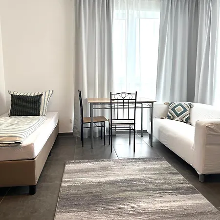 Gemuetliches Doppelzimmer Gemeinschaftsbad ホームステイ *