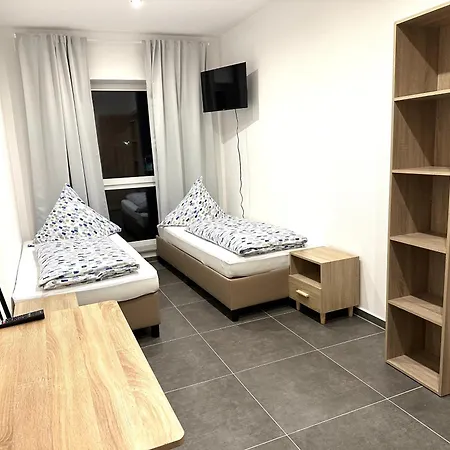 Gemuetliches Doppelzimmer Gemeinschaftsbad ホームステイ ディンゴルフィング