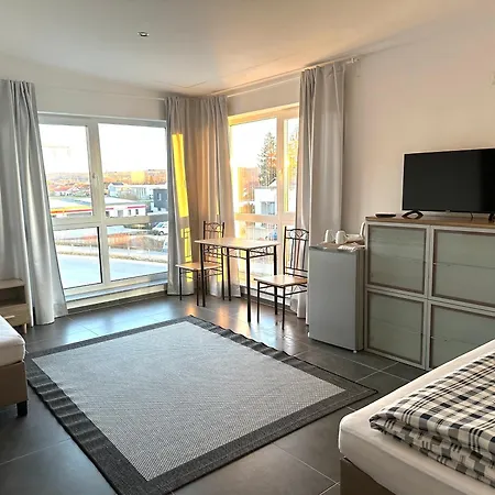 Gemuetliches Doppelzimmer Gemeinschaftsbad ディンゴルフィング