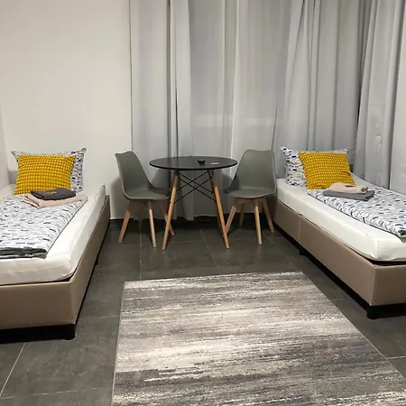 ホームステイ Gemuetliches Doppelzimmer Gemeinschaftsbad ディンゴルフィング